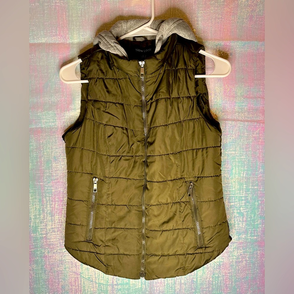 New Look Women Puffer Vest Color Green Size S